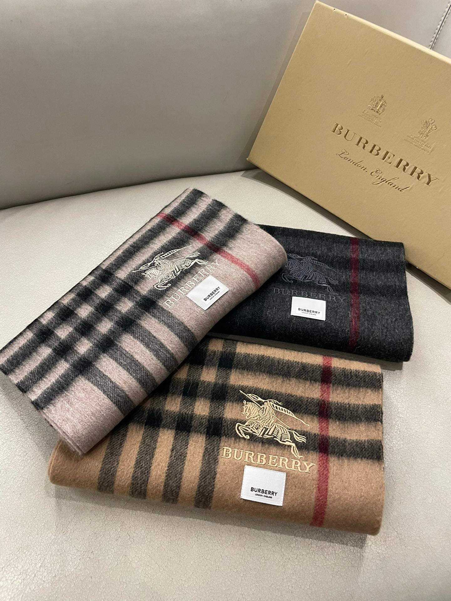 Fashionable autumn and winter cashmere scarf