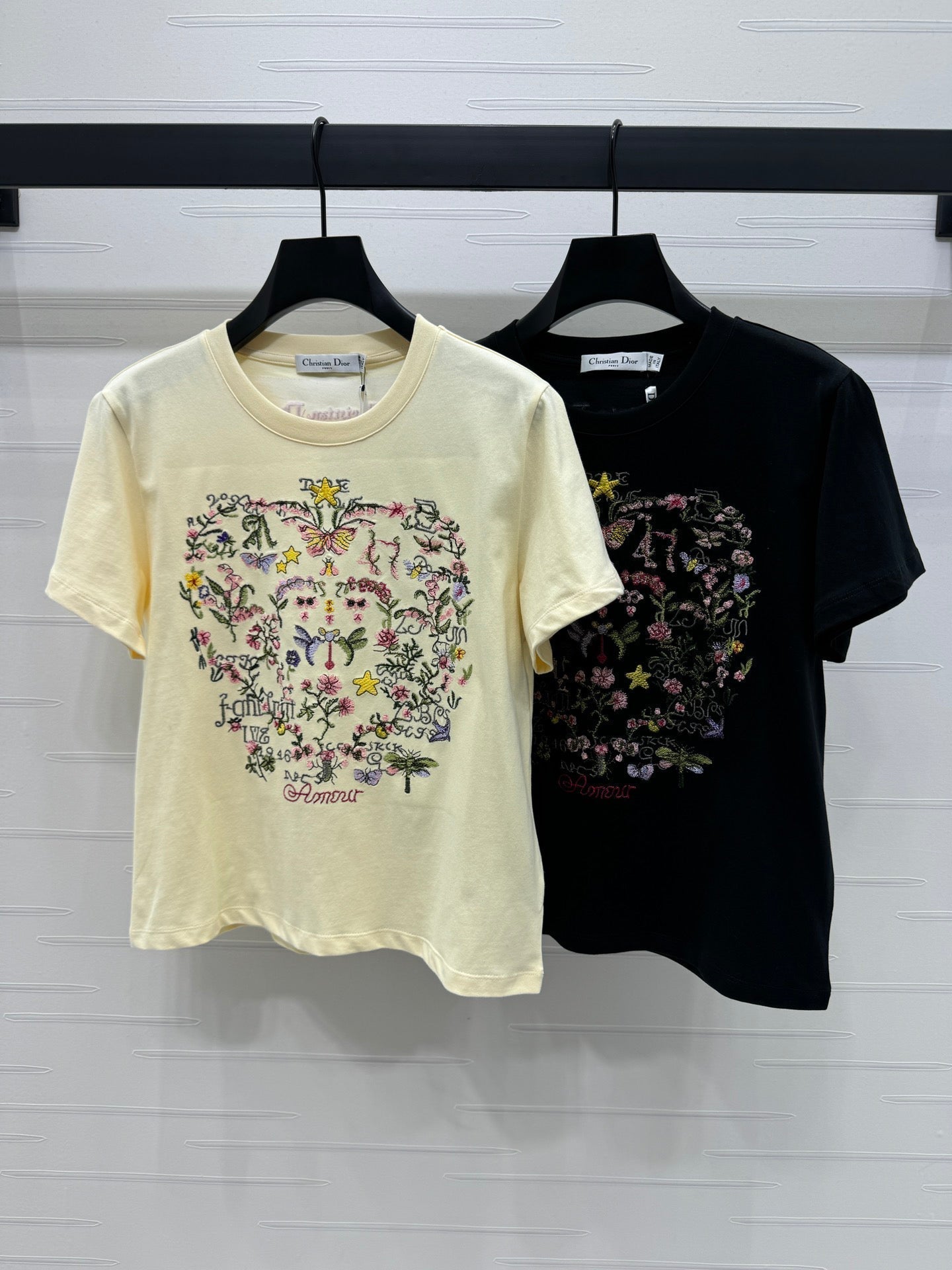 Embroidered round neck short-sleeved T-shirt