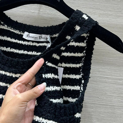 Temperament striped knitted vest