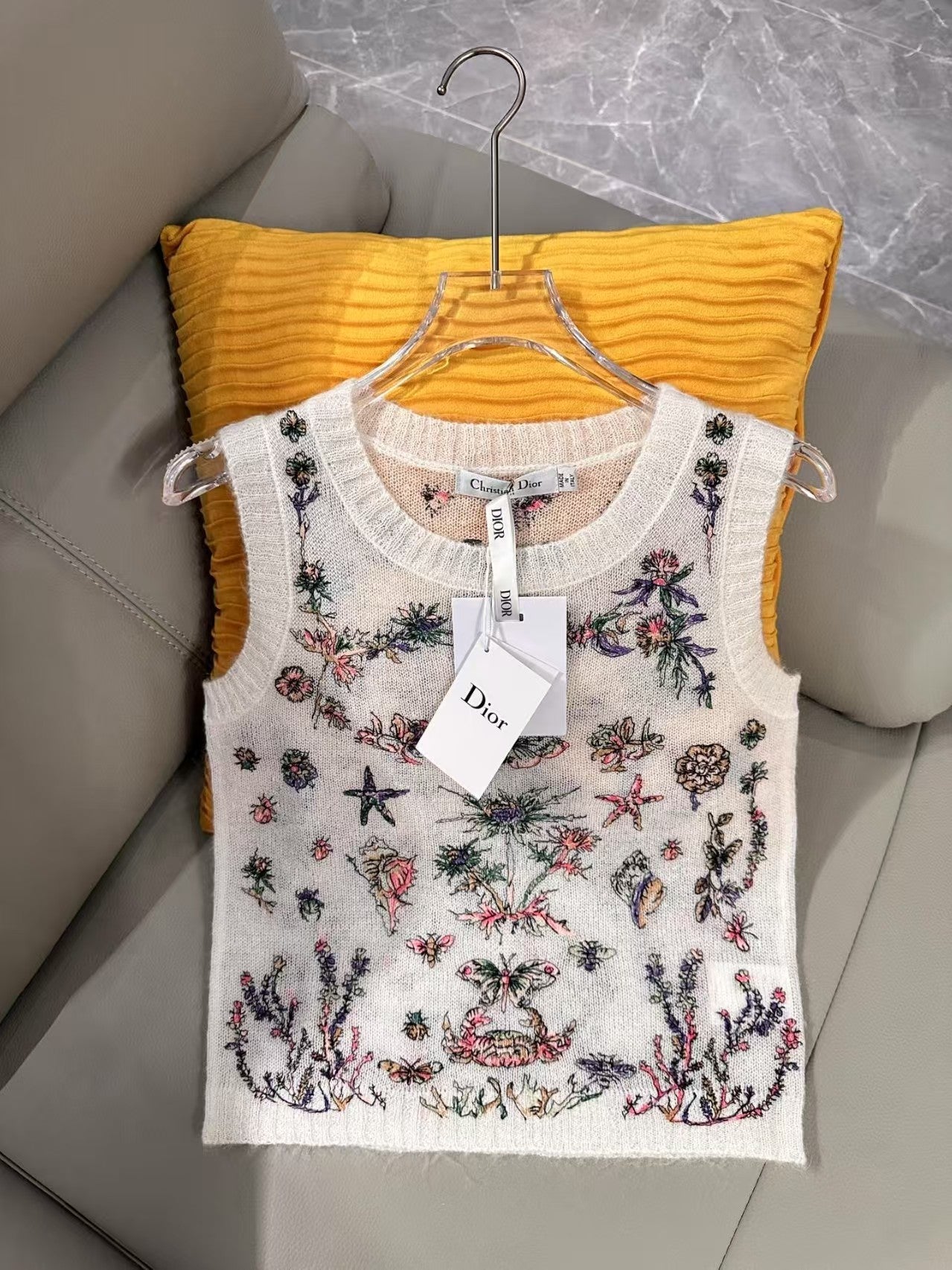 DIO Knitted crew neck sleeveless vest with botanical floral embroidery pattern