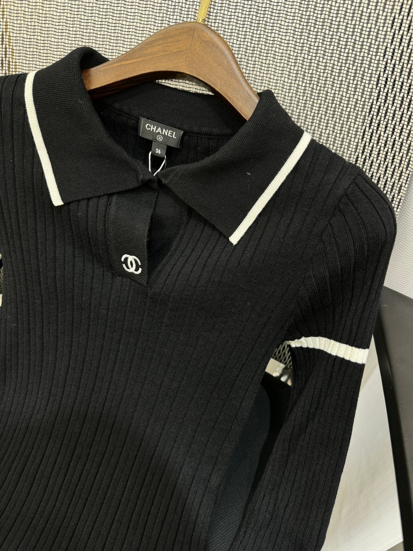 Lapel embroidered knitted bottoming shirt