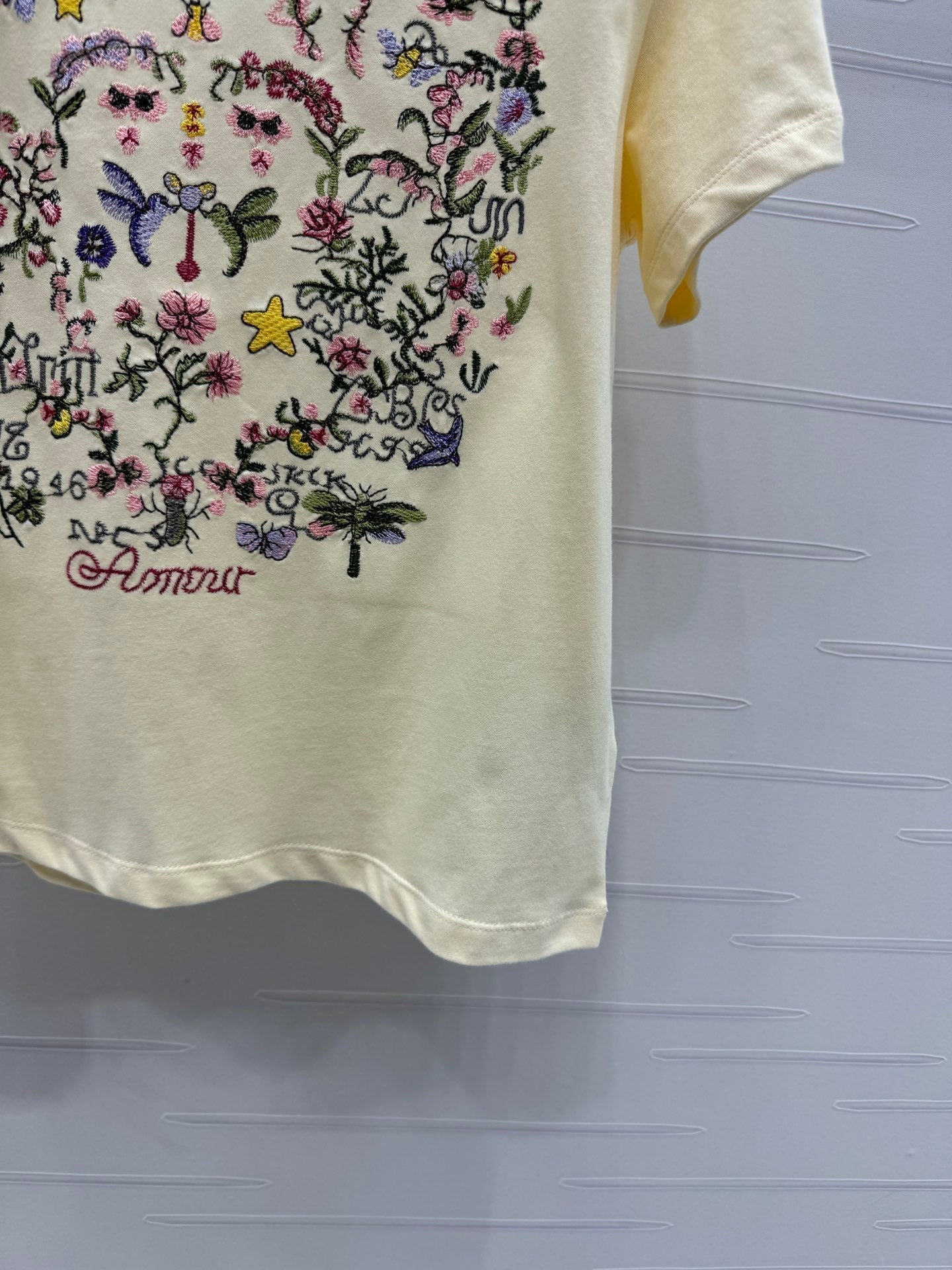 Embroidered short sleeve T-shirt