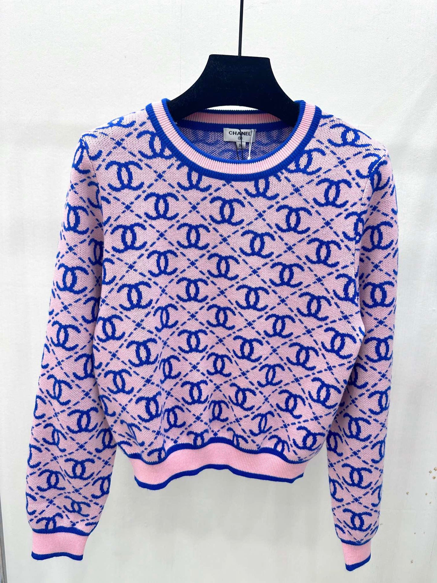 Argyle jacquard knit crew neck long-sleeve top