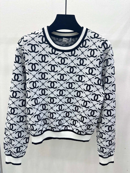 Argyle jacquard knit crew neck long-sleeve top