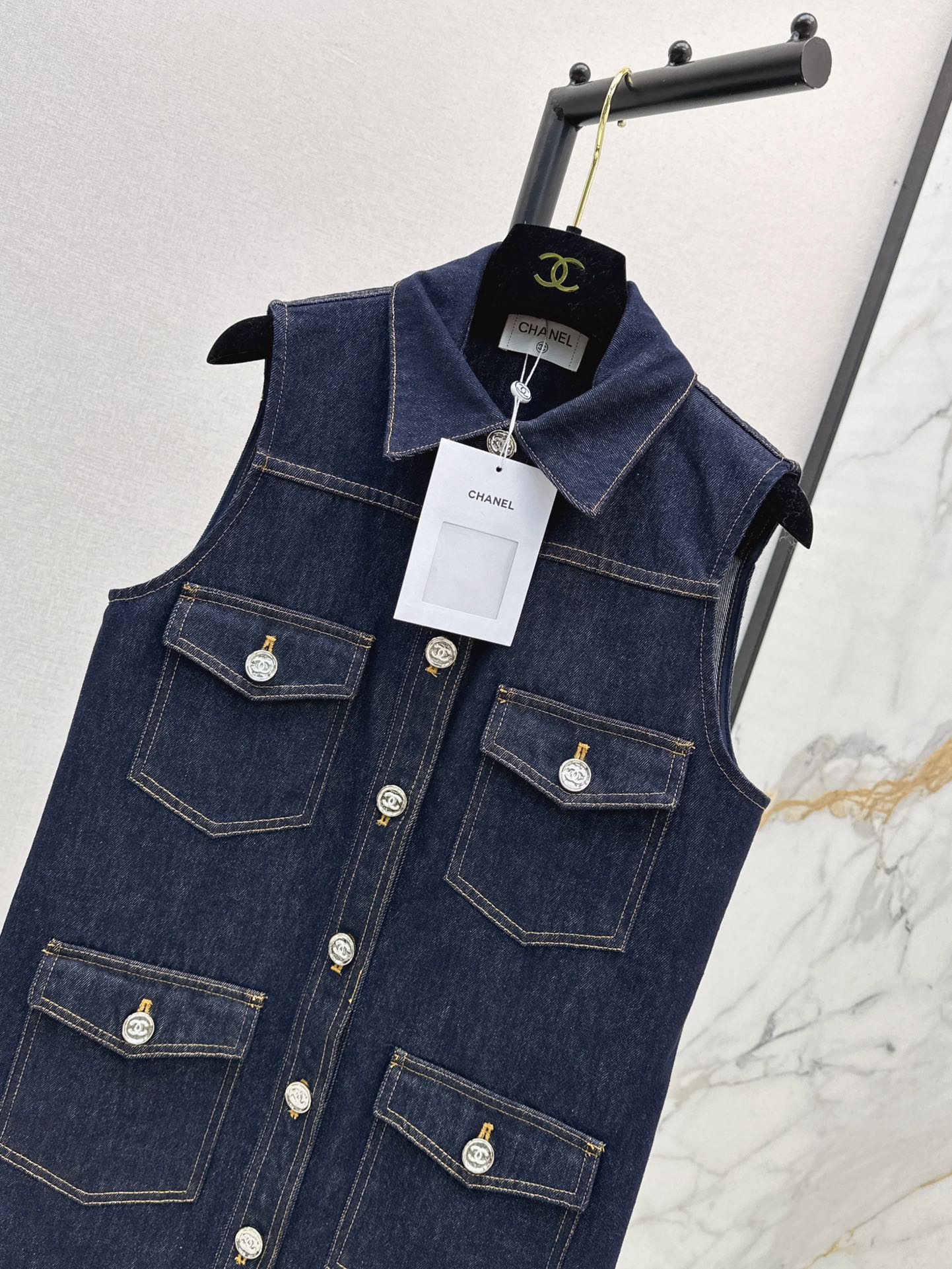 Raw color denim vest jacket