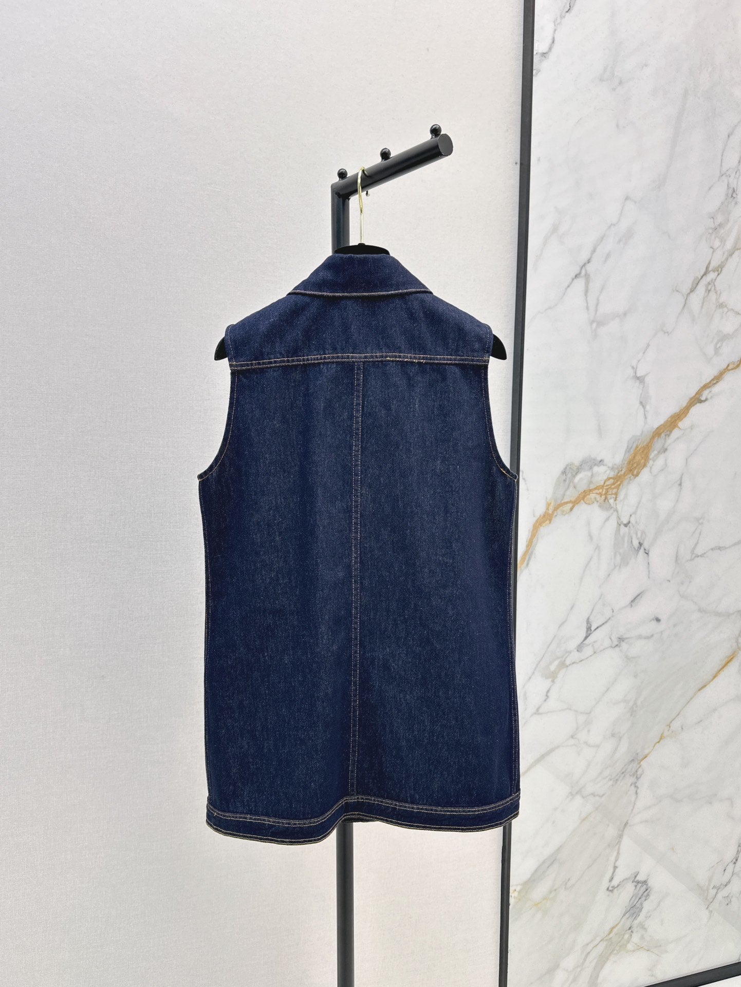 Raw color denim vest jacket