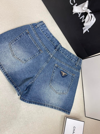 Denim shorts with back pocket embroidery