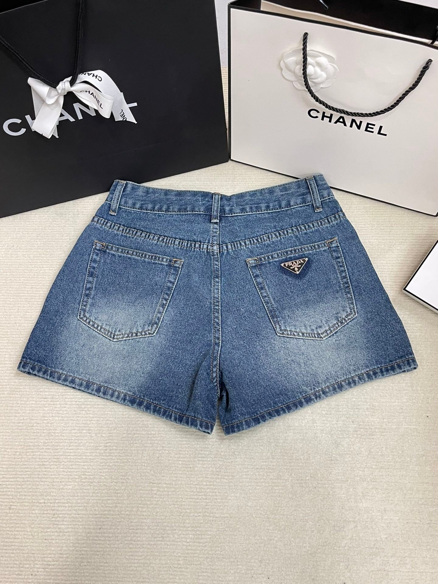 Denim shorts with back pocket embroidery