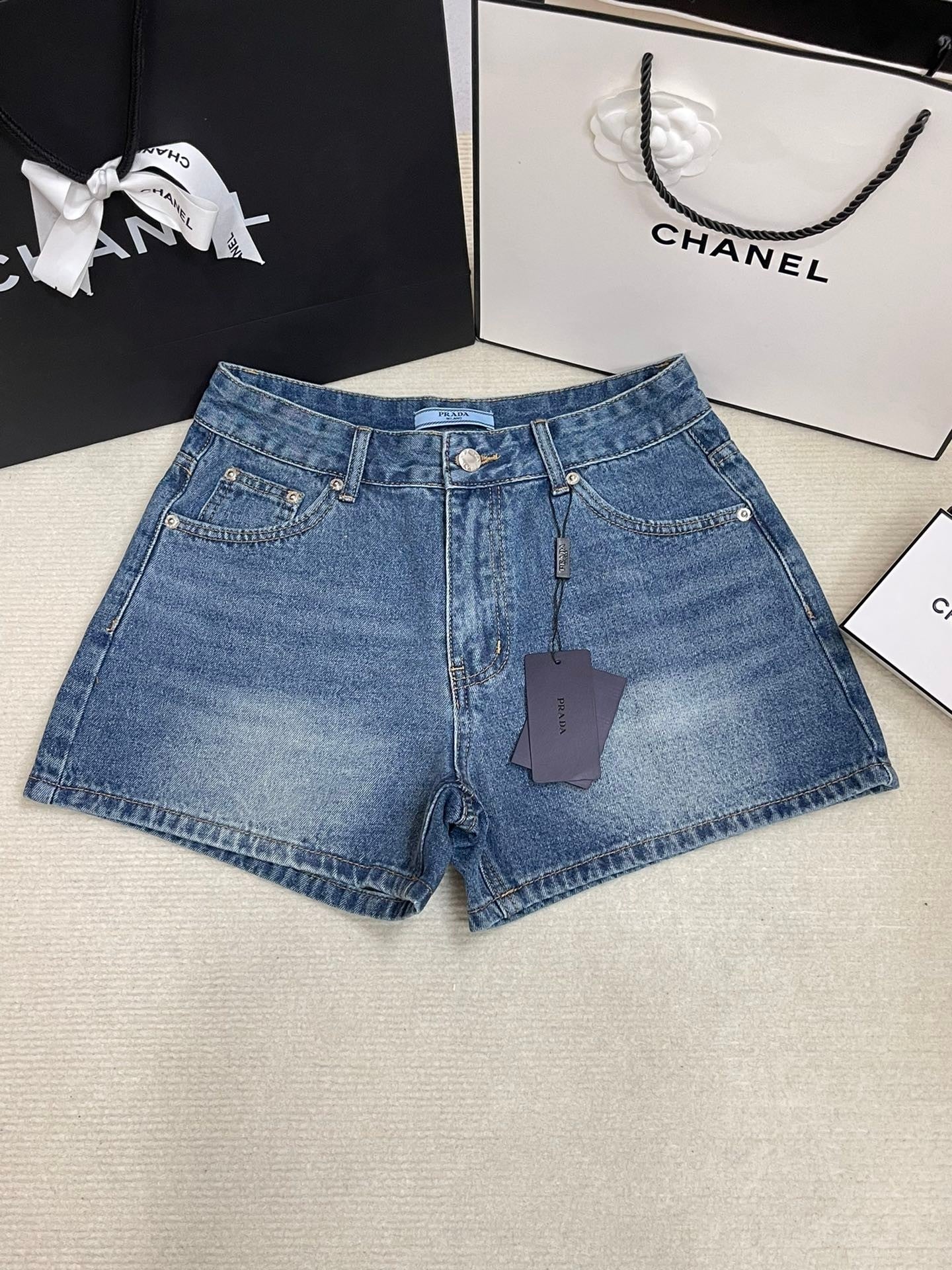 Denim shorts with back pocket embroidery