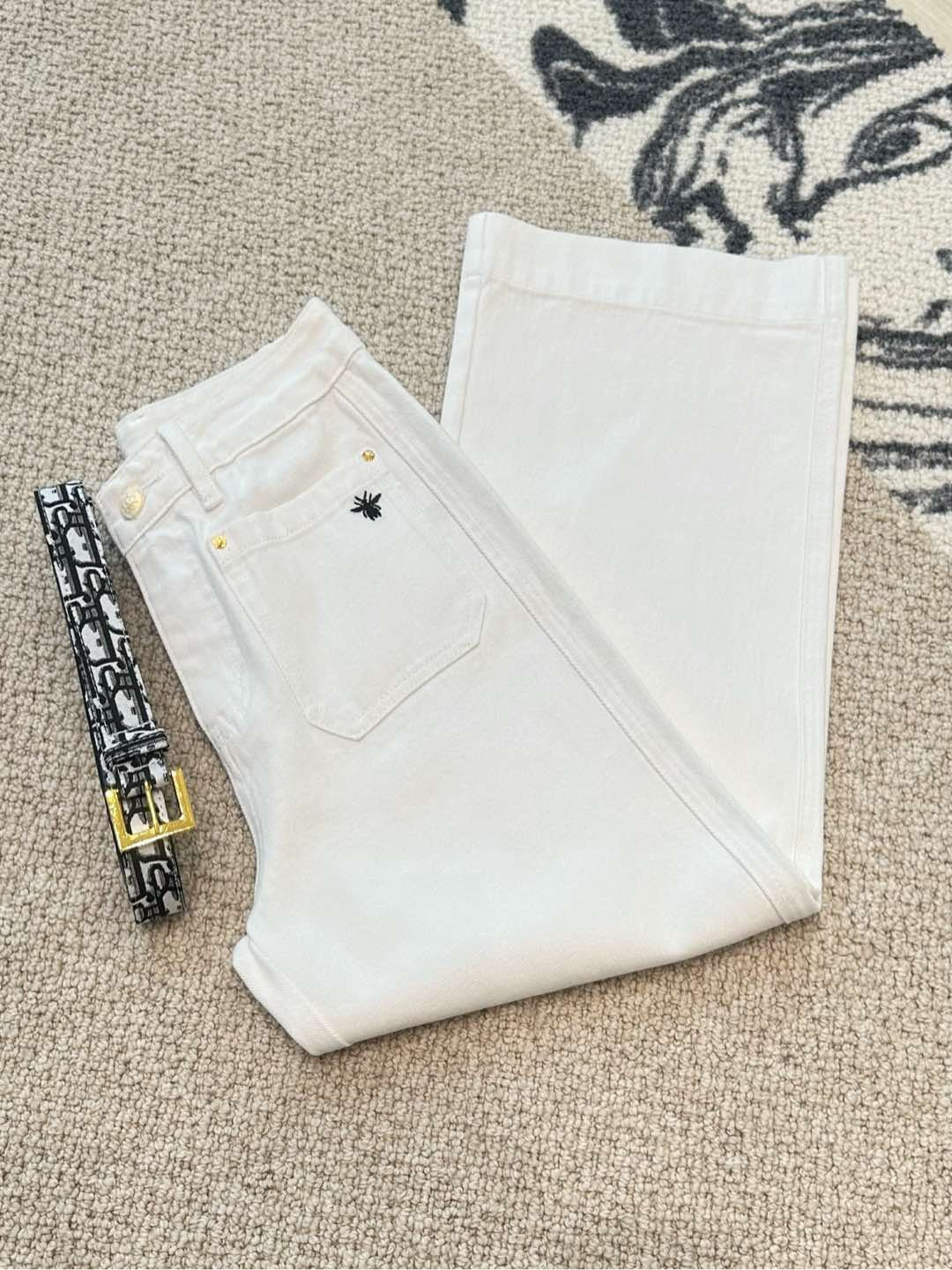 White jeans with logo on waist