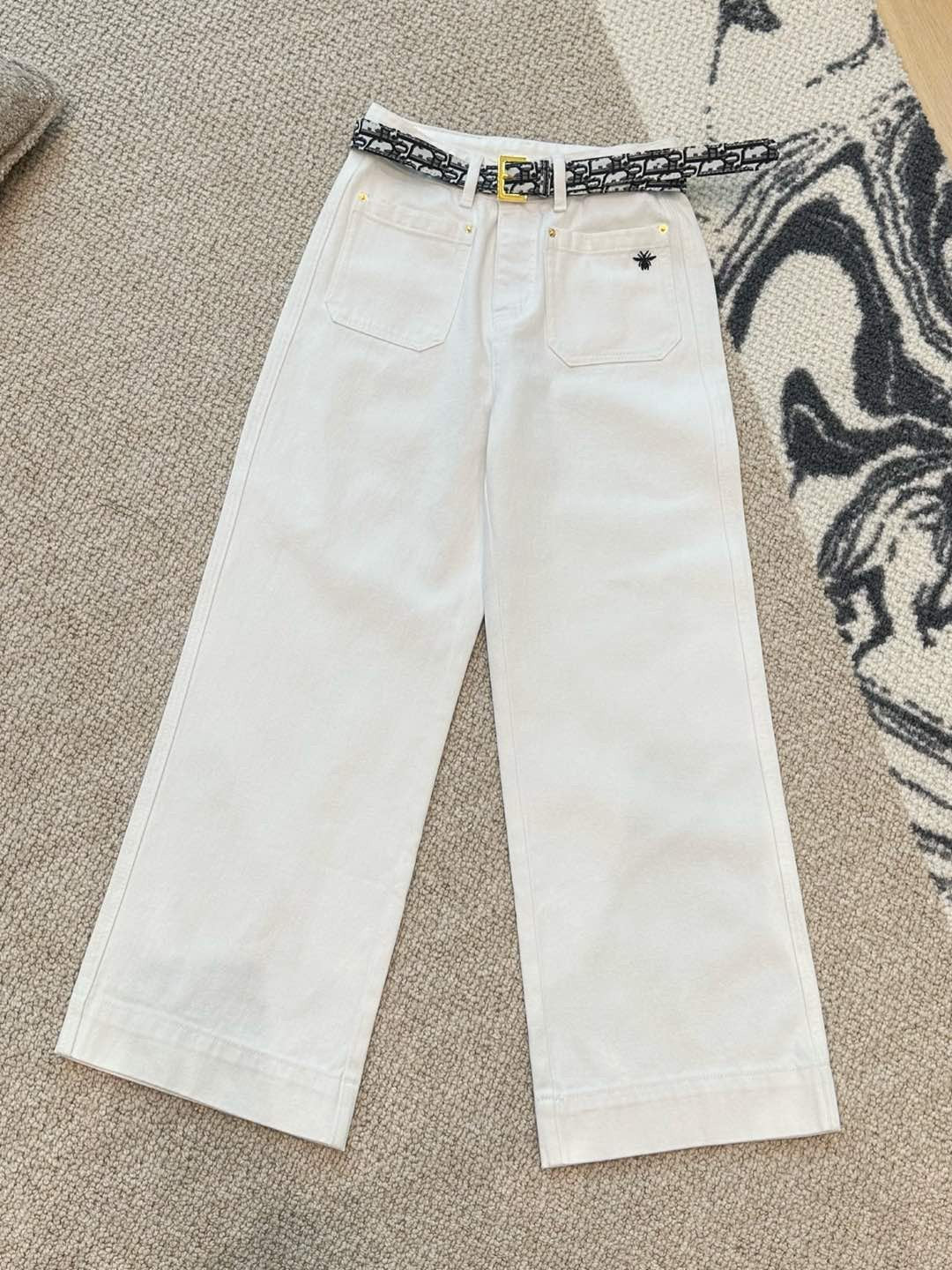 White jeans with logo on waist