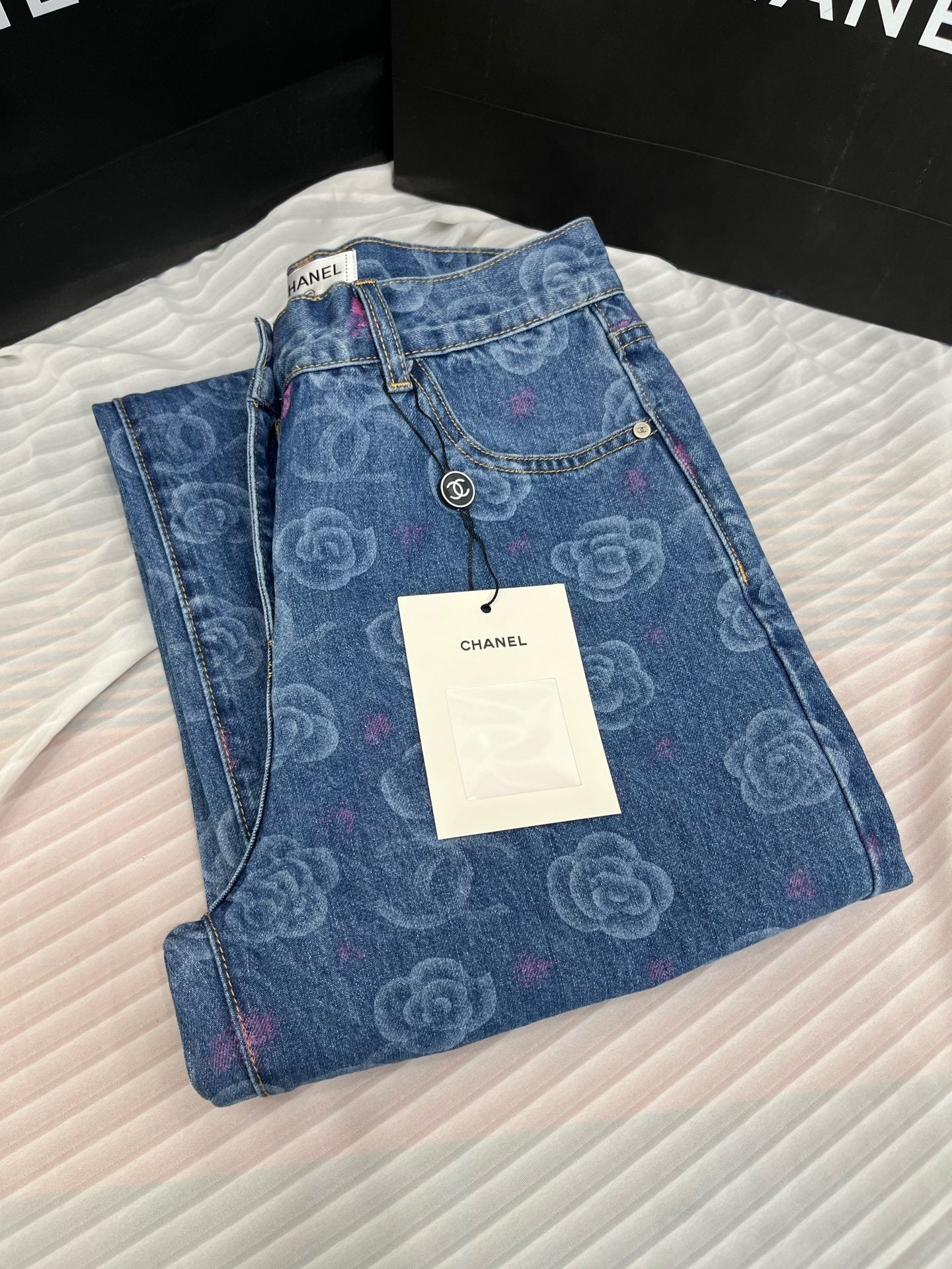 Jeans with two pockets all over print