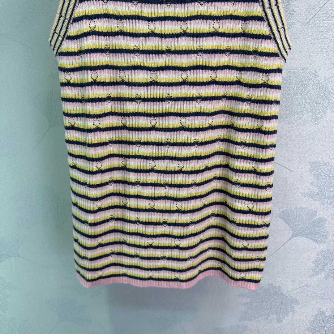 Striped mismatched color knitted vest